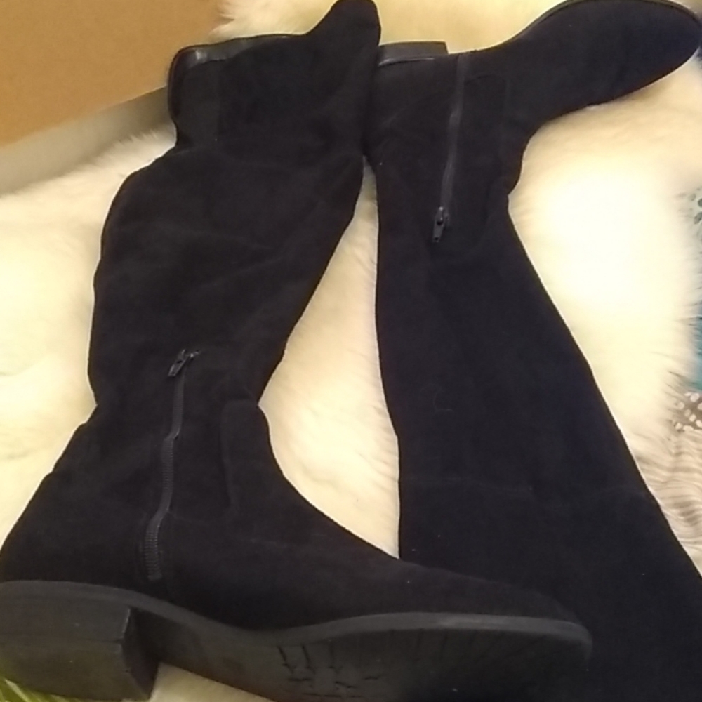 SENT AS GIFT over the knee boots - Picture 2 of 4